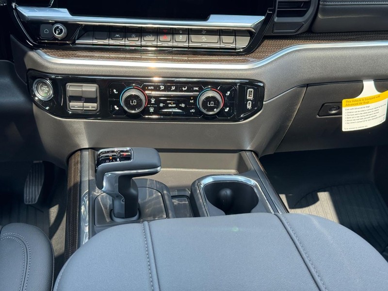 Chevrolet Silverado 1500 Vehicle Full-screen Gallery Image 10