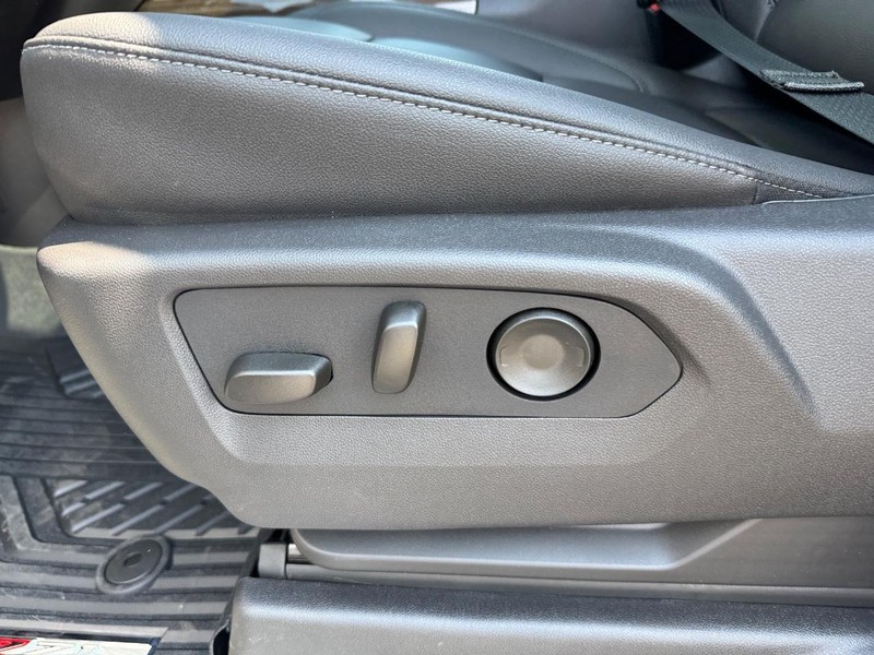 Chevrolet Silverado 1500 Vehicle Full-screen Gallery Image 11