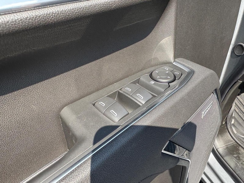 Chevrolet Silverado 1500 Vehicle Full-screen Gallery Image 12