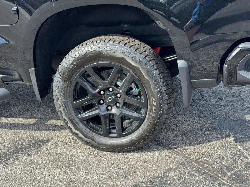 Chevrolet Silverado 1500 Vehicle Full-screen Gallery Image 4