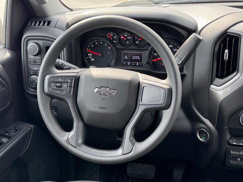 Chevrolet Silverado 1500 Vehicle Full-screen Gallery Image 7