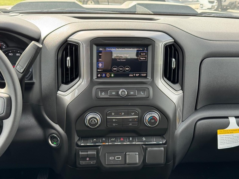 Chevrolet Silverado 1500 Vehicle Full-screen Gallery Image 8