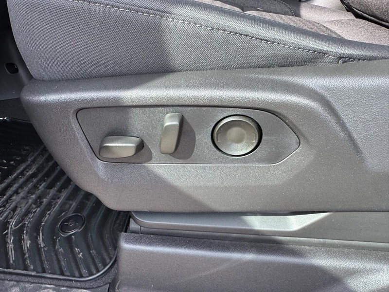 Chevrolet Silverado 1500 Vehicle Full-screen Gallery Image 9