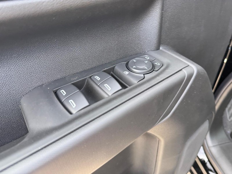 Chevrolet Silverado 1500 Vehicle Full-screen Gallery Image 10