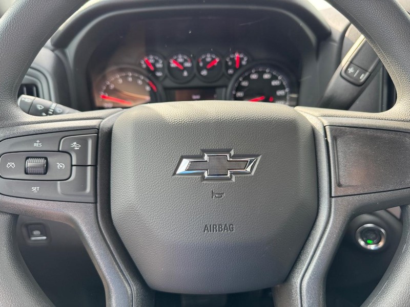 Chevrolet Silverado 1500 Vehicle Full-screen Gallery Image 11