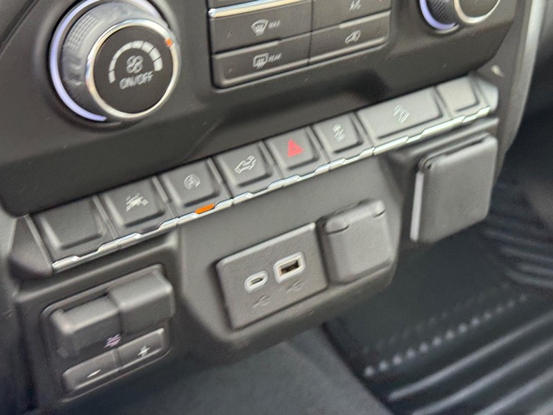 Chevrolet Silverado 1500 Vehicle Full-screen Gallery Image 13