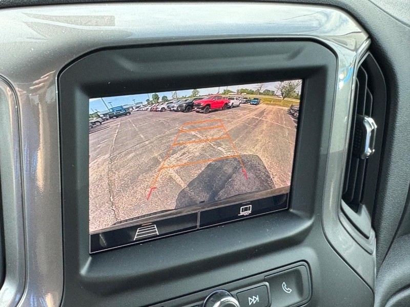 Chevrolet Silverado 1500 Vehicle Full-screen Gallery Image 14