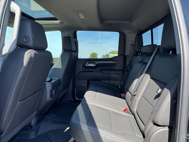 Chevrolet Silverado 1500 Vehicle Full-screen Gallery Image 5