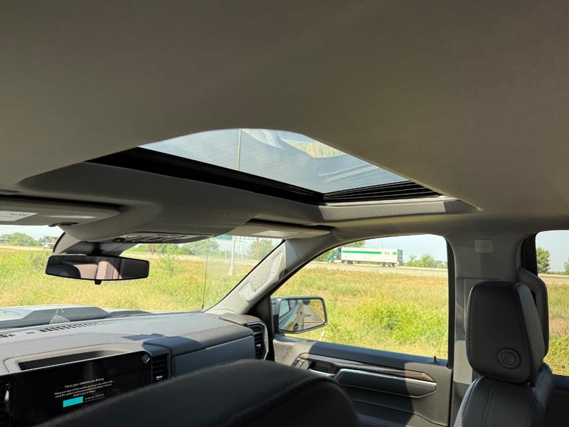 Chevrolet Silverado 1500 Vehicle Full-screen Gallery Image 6