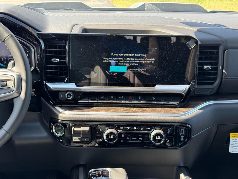 Chevrolet Silverado 1500 Vehicle Full-screen Gallery Image 9