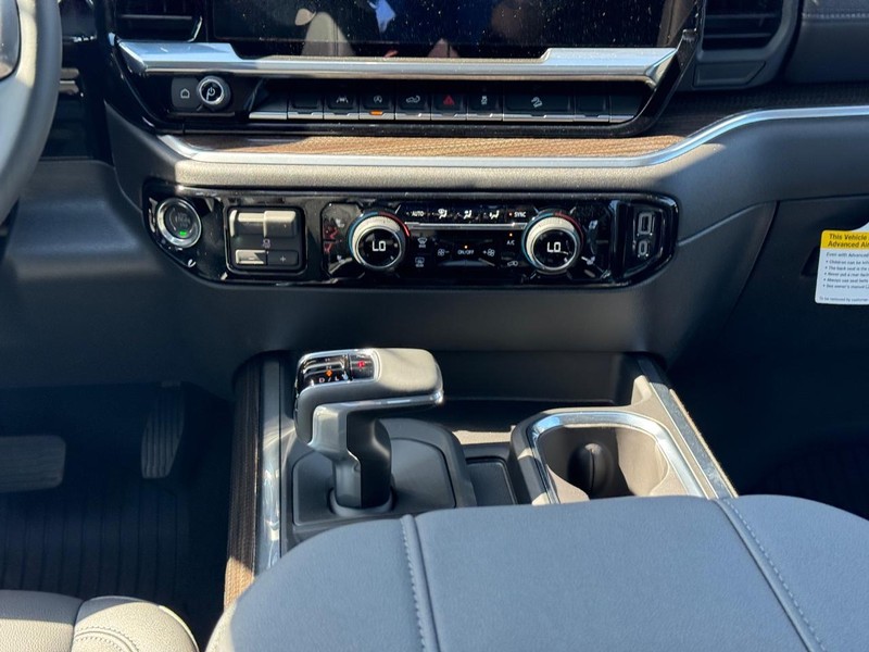 Chevrolet Silverado 1500 Vehicle Full-screen Gallery Image 10