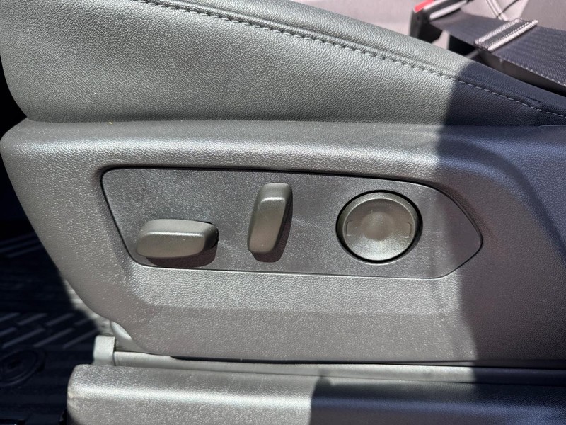 Chevrolet Silverado 1500 Vehicle Full-screen Gallery Image 11