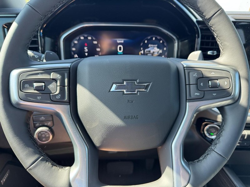 Chevrolet Silverado 1500 Vehicle Full-screen Gallery Image 13