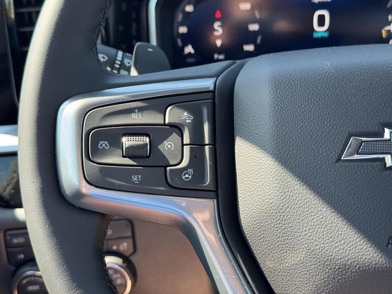 Chevrolet Silverado 1500 Vehicle Full-screen Gallery Image 14