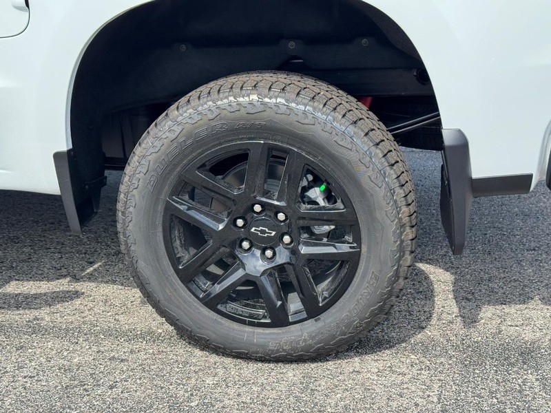 Chevrolet Silverado 1500 Vehicle Full-screen Gallery Image 4