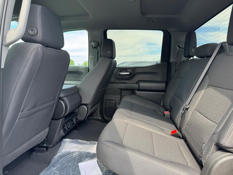 Chevrolet Silverado 1500 Vehicle Full-screen Gallery Image 5