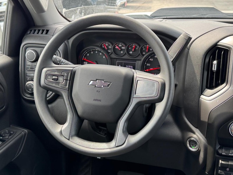 Chevrolet Silverado 1500 Vehicle Full-screen Gallery Image 7