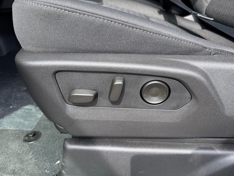 Chevrolet Silverado 1500 Vehicle Full-screen Gallery Image 9