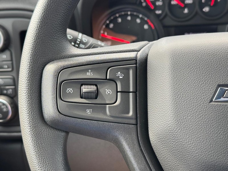 Chevrolet Silverado 1500 Vehicle Full-screen Gallery Image 12