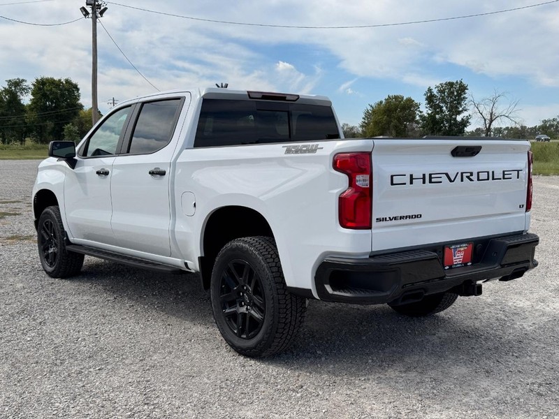 Chevrolet Silverado 1500 Vehicle Full-screen Gallery Image 3