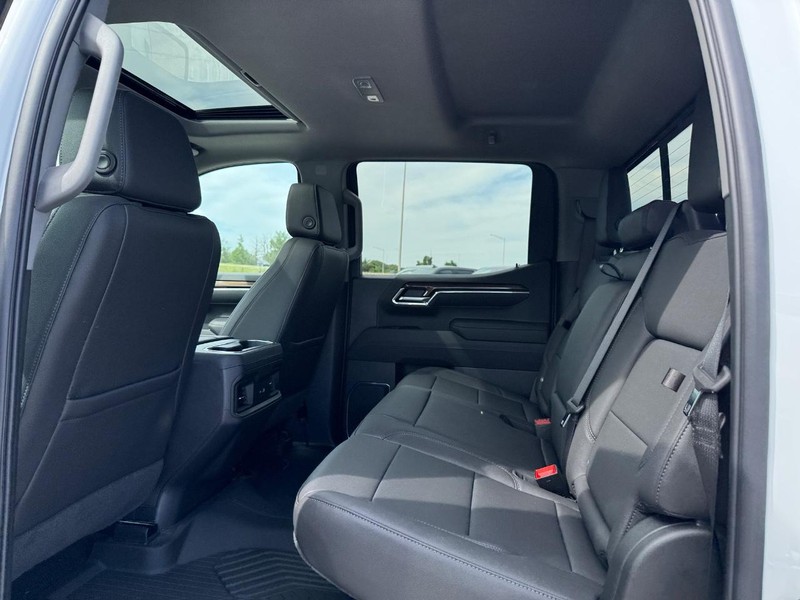 Chevrolet Silverado 1500 Vehicle Full-screen Gallery Image 5