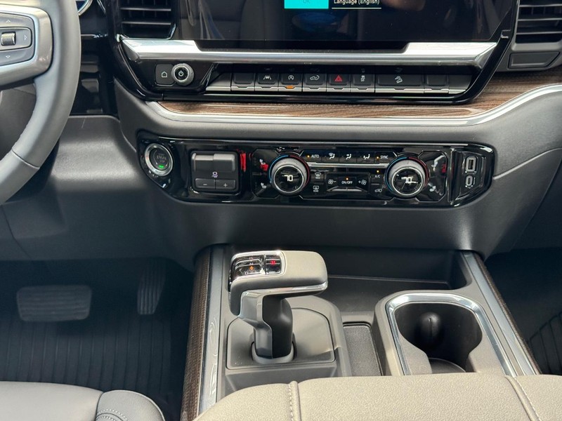 Chevrolet Silverado 1500 Vehicle Full-screen Gallery Image 10