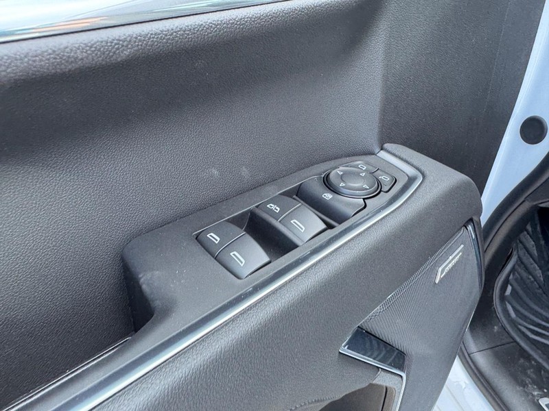 Chevrolet Silverado 1500 Vehicle Full-screen Gallery Image 12