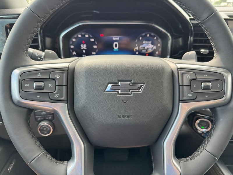 Chevrolet Silverado 1500 Vehicle Full-screen Gallery Image 13