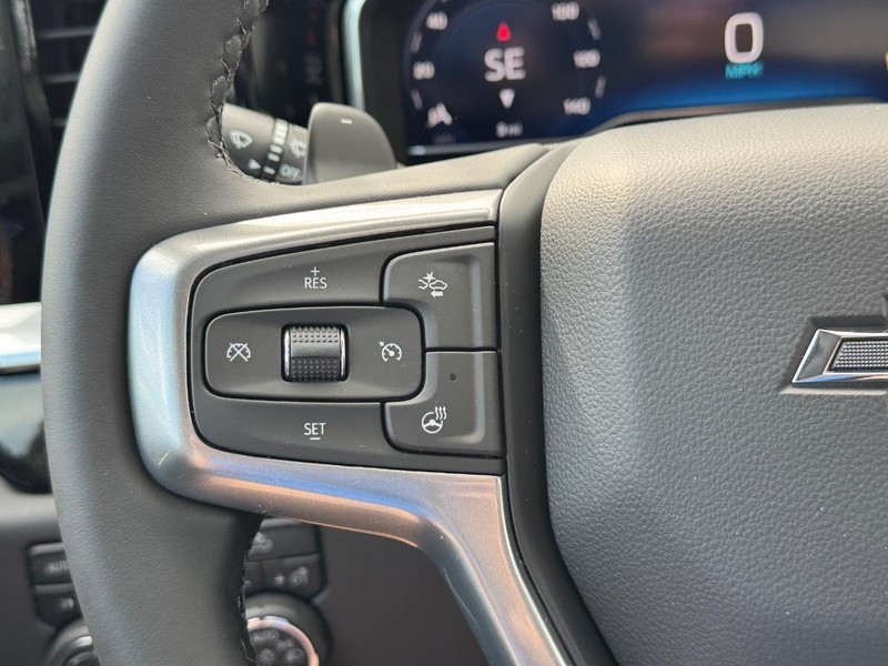 Chevrolet Silverado 1500 Vehicle Full-screen Gallery Image 14