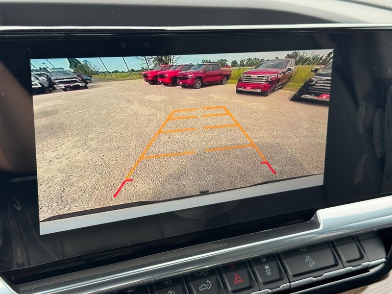 Chevrolet Silverado 1500 Vehicle Full-screen Gallery Image 17