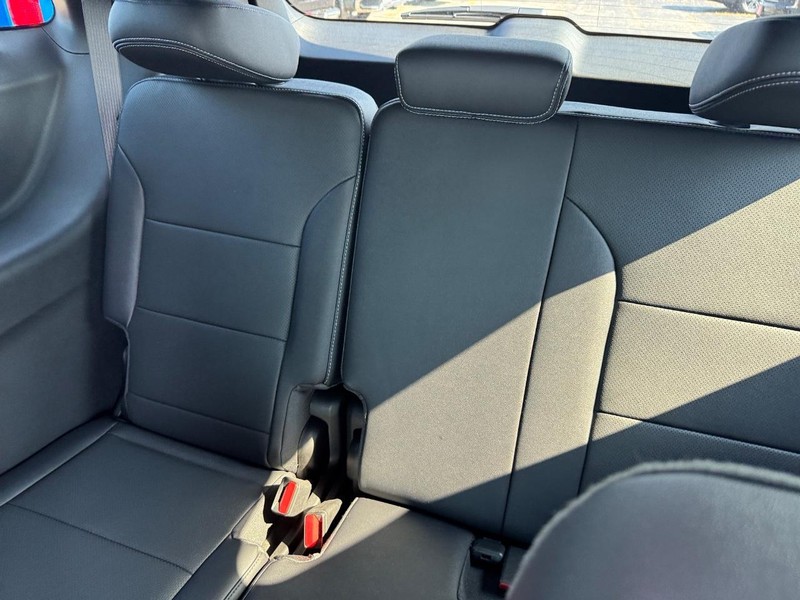 Chevrolet Traverse Vehicle Full-screen Gallery Image 6