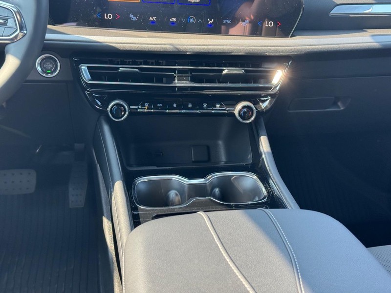 Chevrolet Traverse Vehicle Full-screen Gallery Image 10