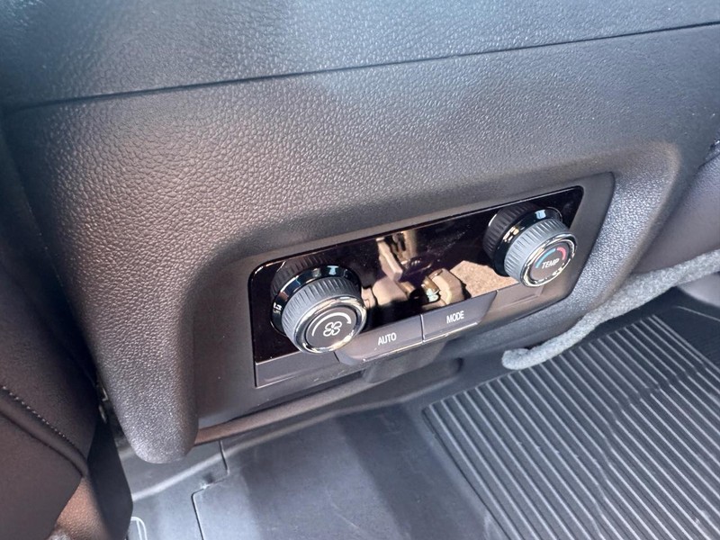 Chevrolet Traverse Vehicle Full-screen Gallery Image 11