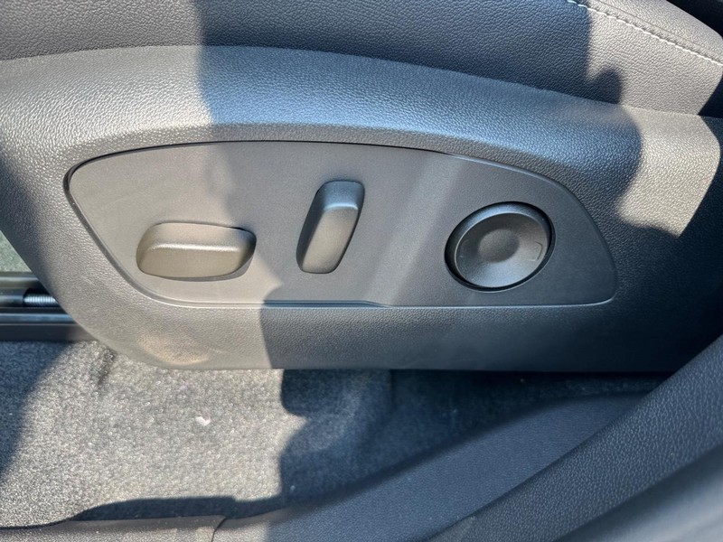 Chevrolet Traverse Vehicle Full-screen Gallery Image 12