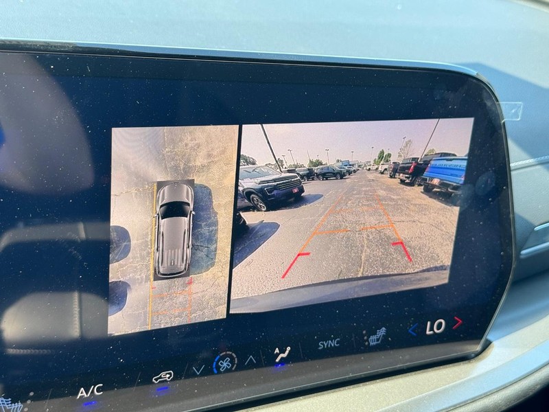 Chevrolet Traverse Vehicle Full-screen Gallery Image 18