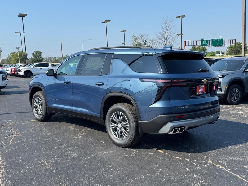 Chevrolet Traverse Vehicle Full-screen Gallery Image 3