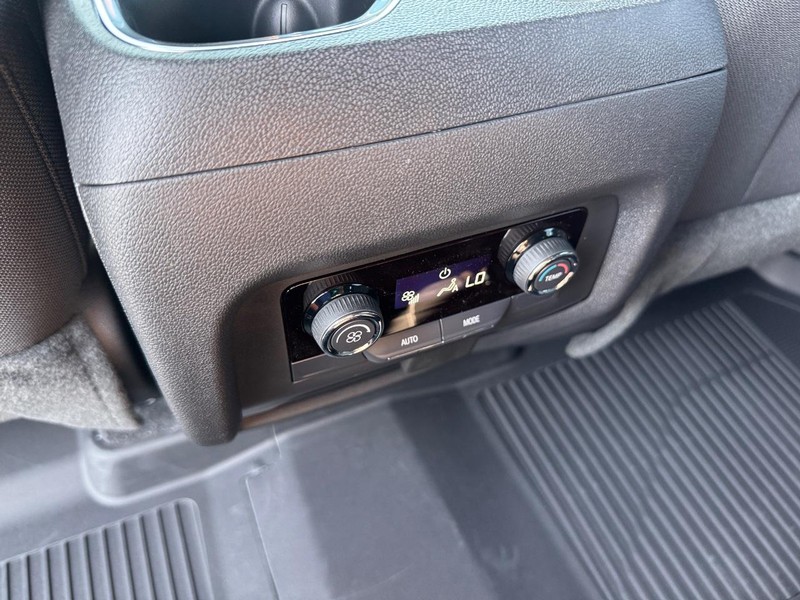 Chevrolet Traverse Vehicle Full-screen Gallery Image 7