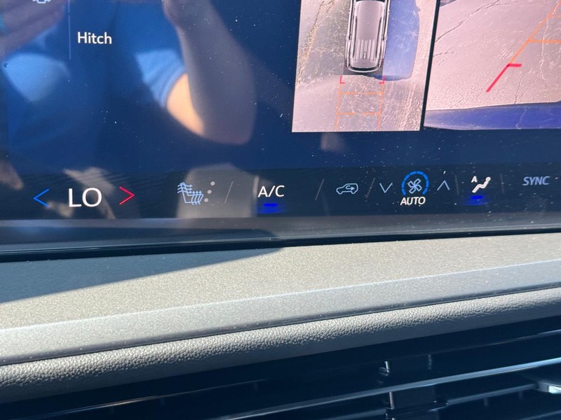 Chevrolet Traverse Vehicle Full-screen Gallery Image 17