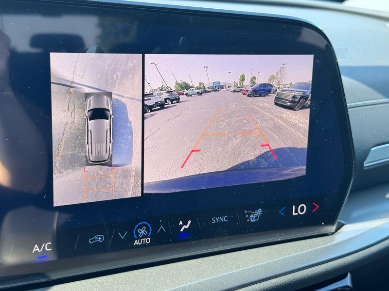 Chevrolet Traverse Vehicle Full-screen Gallery Image 18