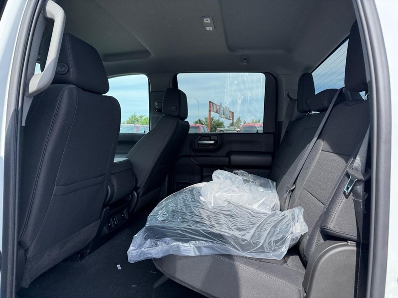 Chevrolet Silverado 2500HD Vehicle Full-screen Gallery Image 5