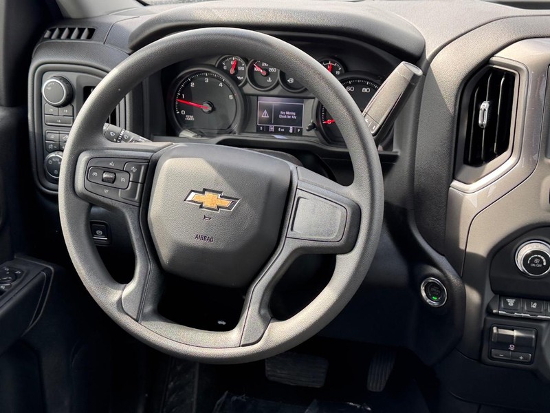 Chevrolet Silverado 2500HD Vehicle Full-screen Gallery Image 7