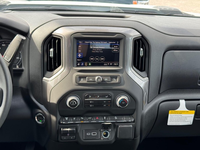 Chevrolet Silverado 2500HD Vehicle Full-screen Gallery Image 8