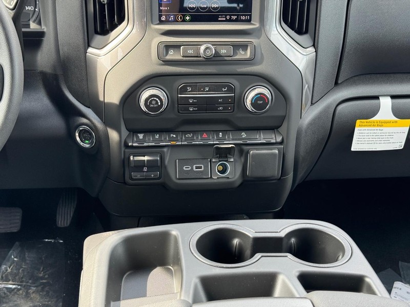 Chevrolet Silverado 2500HD Vehicle Full-screen Gallery Image 9