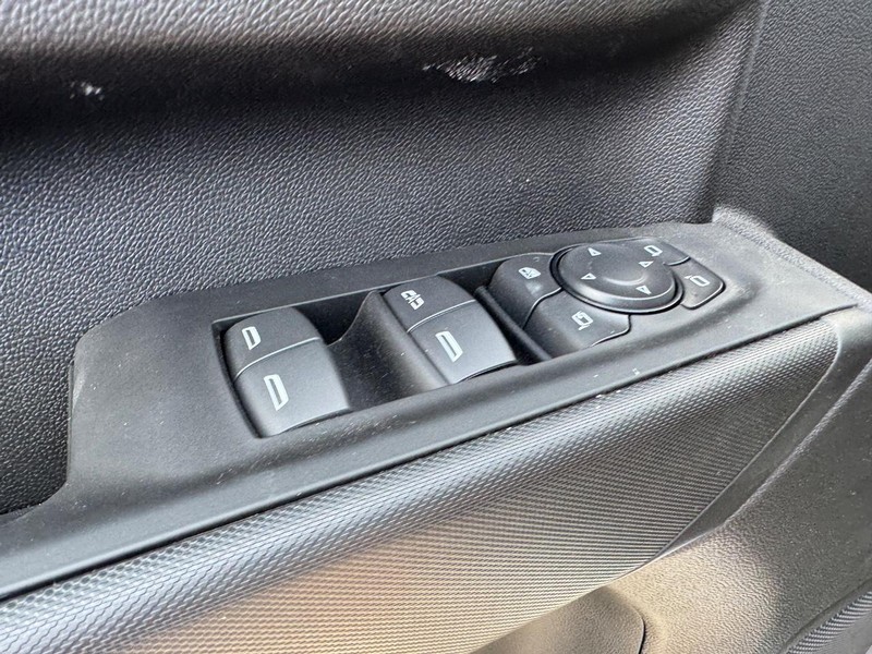 Chevrolet Silverado 2500HD Vehicle Full-screen Gallery Image 11