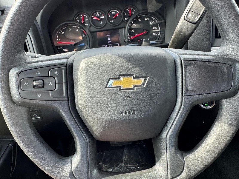 Chevrolet Silverado 2500HD Vehicle Full-screen Gallery Image 12