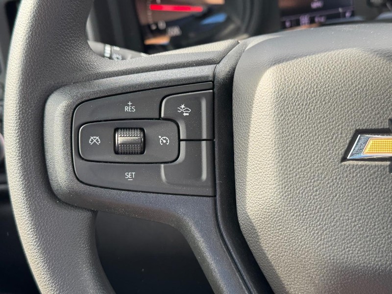 Chevrolet Silverado 2500HD Vehicle Full-screen Gallery Image 13