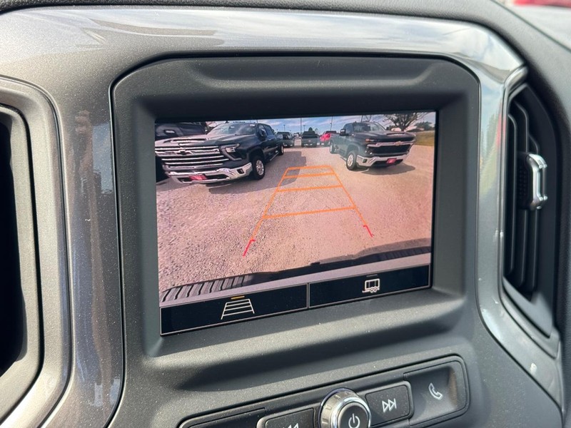 Chevrolet Silverado 2500HD Vehicle Full-screen Gallery Image 15