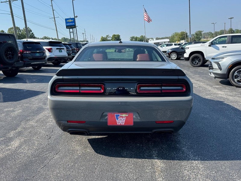 Dodge Challenger Vehicle Full-screen Gallery Image 4