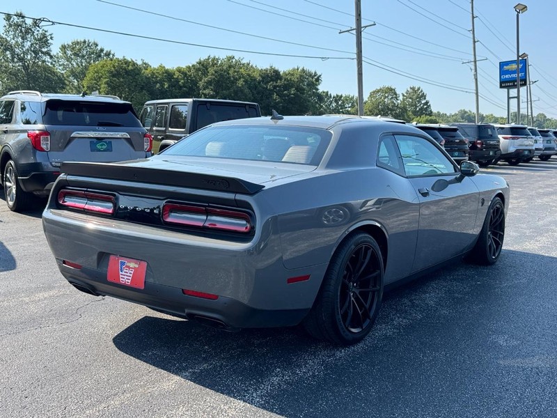 Dodge Challenger Vehicle Full-screen Gallery Image 5