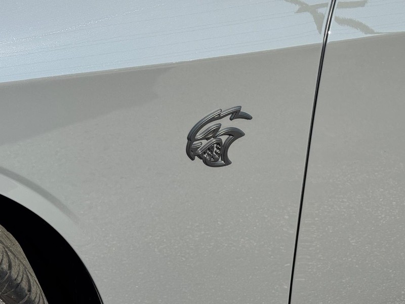 Dodge Challenger Vehicle Full-screen Gallery Image 10